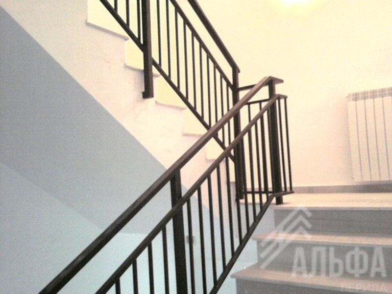 Металлические (металл) и железные перила в Москве для лестниц - заказать  изготовление, монтаж, установка, цены за метр